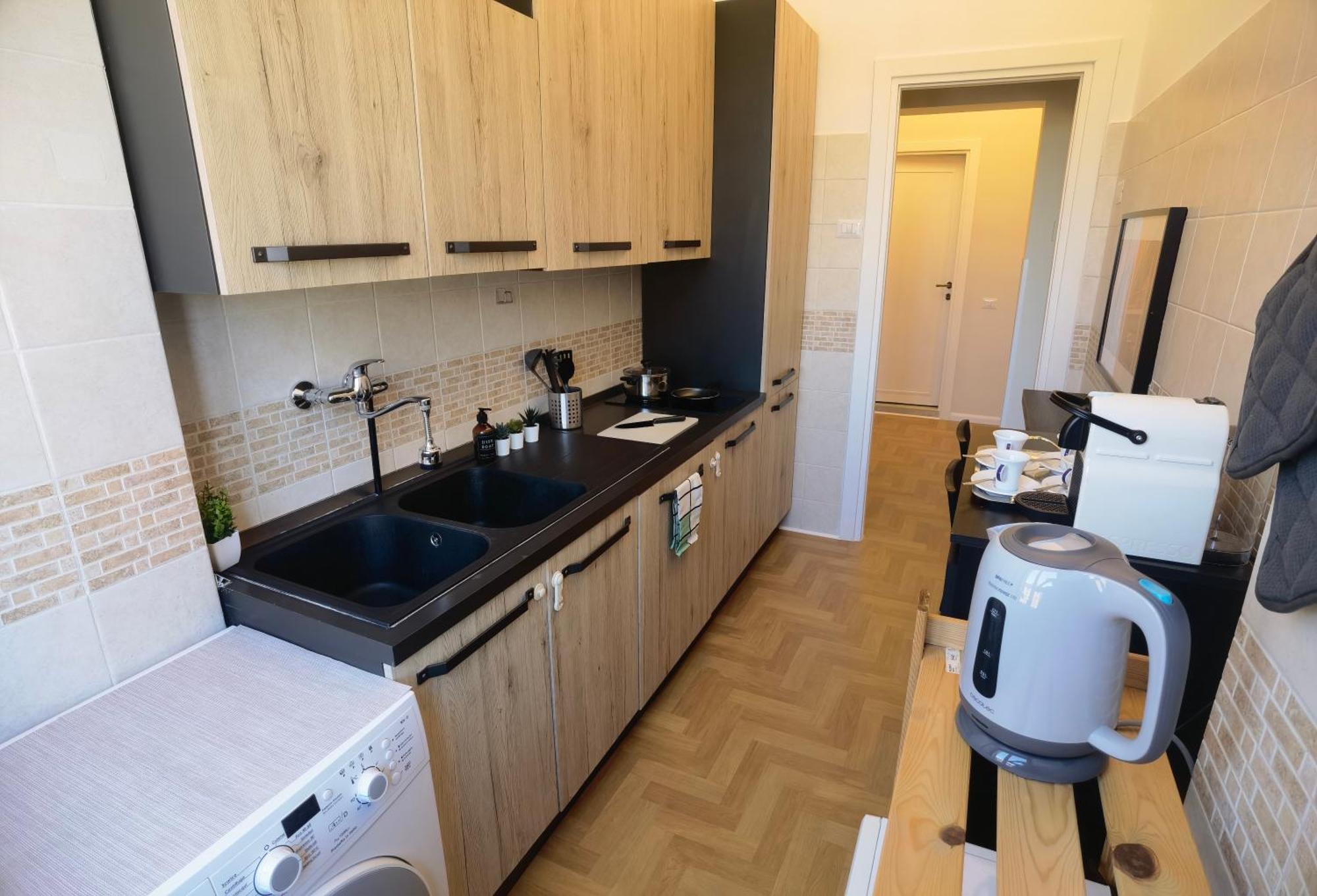 Metro Lodi Apartment โรม ภายนอก รูปภาพ